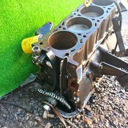 Block sin cigueñal Nissan d-21 2.4 año:1998