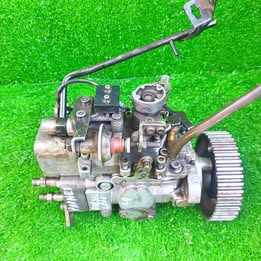Bomba inyectora Peugeot partner año:2005
