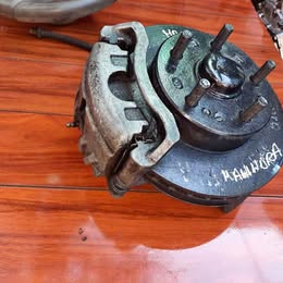 Caliper mahindra genio año:2013