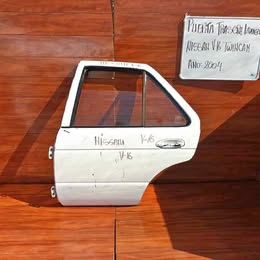Puerta completa Nissan v-16 año:2005
