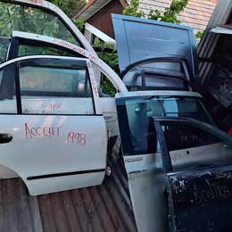 Puerta hyundai accent año:1998