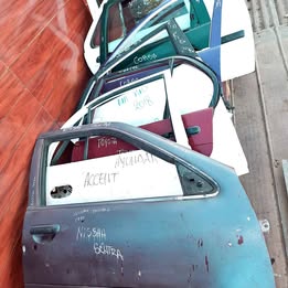 Puerta Nissan sentra año:2000