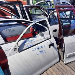 Puerta pelada chevrolet combo año:2000