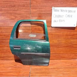 Puerta pelada chevrolet corsa año:2005