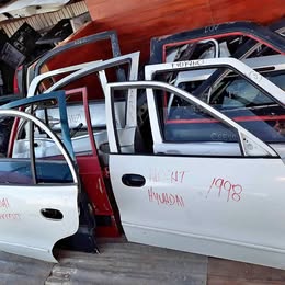 Puerta pelada copiloto hyundai accent año:1999