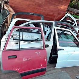 Puerta pelada suzuki maruti año:2002