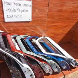 Puerta trasera Nissan v-16 twimcan año:1994-2008