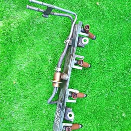 Riel con sus inyectores suzuki aéreo año:2005
