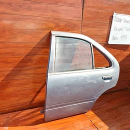 Vidrio de puerta Nissan sentra año:2000