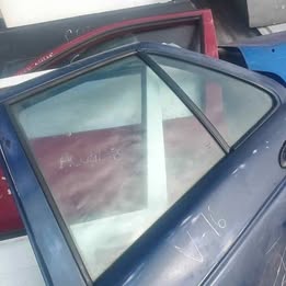 Vidrio de puerta Nissan v-16 año:2005