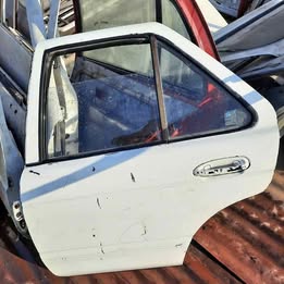 Vidrio de puerta Nissan v-16 twimcan año:2004