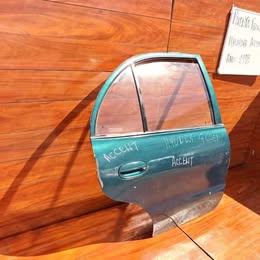 Vidrio puerta hyundai accent año:1998