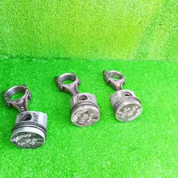 3 pistones con sus bielas camión Samsung sv-110 año:1996