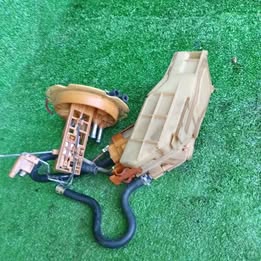 Bomba de combustible Nissan v-16 ex-salon año:2000