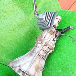 Caja de cambio Nissan d-21 2.4 año:1999