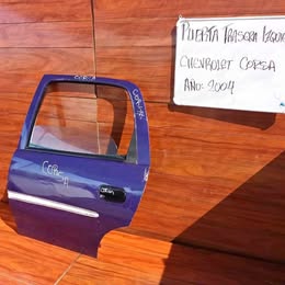 Chapa de puerta chevrolet corsa 1.6 año:2004