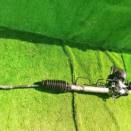 Cremallera de dirección hidráulica Nissan v-16 ex-salon año:2000