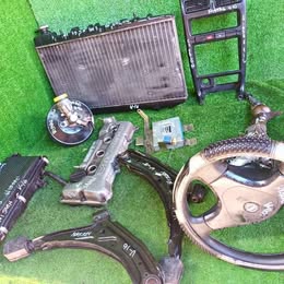 Dos bandejas Nissan v-16 ex-salon año:2000