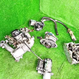 Dos Ejes de levas Nissan v-16 ex-salon año:2002