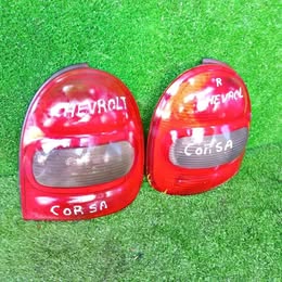 Dos focos traseros chevrolet corsa año:2002