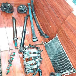 Dos  paquetes de resortes Nissan d-21 2.4 año:2000