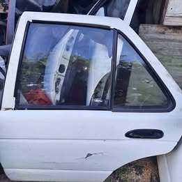 Luneta trasera Nissan v-16 twimcan año:2005