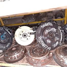 Masa-muñón hyundai sonata año:1997