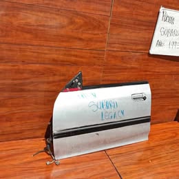 Moldura de puerta subaru legacy año:1996