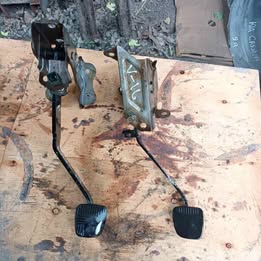 Pedalera Nissan v-16 twimcan año:2004