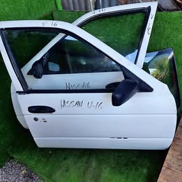 Puerta pelada copiloto Nissan v-16 twimcan año:2004