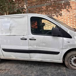 Puerta Peugeot expert año:2014