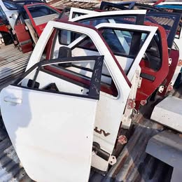 Puerta trasera kia Río año:2018