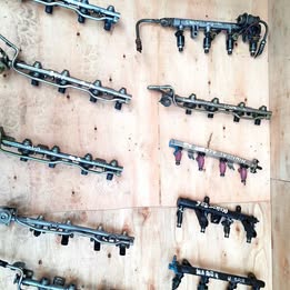 Riel con sus inyectores originales Nissan v-16 año:1996-2009