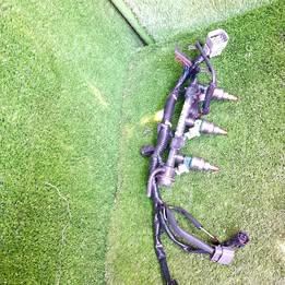 Riel con sus inyectores suzuki maruti año:2000