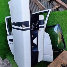 Tapa maleta Nissan v-16 ex-salon año:2000