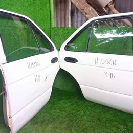Vidrio de puerta Nissan v-16 twimcan año:2004
