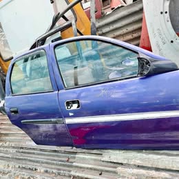 Vidrios de puertas chevrolet corsa 1.6 año:2004