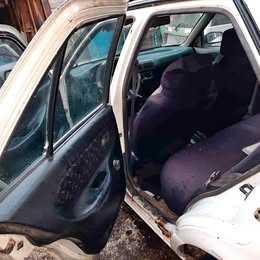 Asiento trasero Nissan v-16 twimcan año:2000