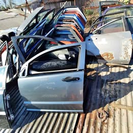 Chapa de puerta dodge caliber automática año:2009