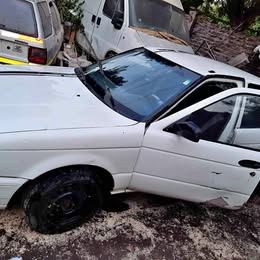 Chapa de puerta Nissan v-16 twimcan año:2000