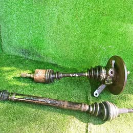 Dos Eje palier Nissan v-16 ex-salon año:2000