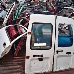 Dos puertas traseras Citroën C-15 año:2000