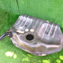 Estanque de combustible Nissan v-16 ex-salon año:2000