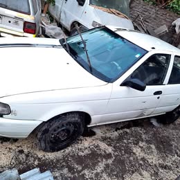 Puerta conductor Nissan v-16 twimcan año:2000