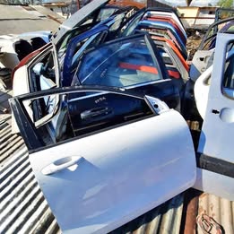 Puerta copiloto kia Río año:2017