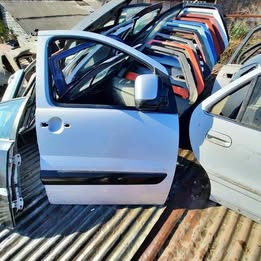 Puerta copiloto Peugeot expert año:2014