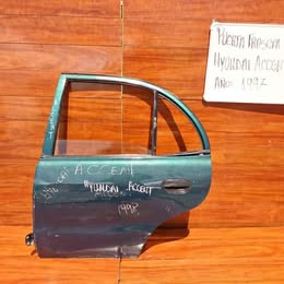Puerta pelada hyundai accent año:1997