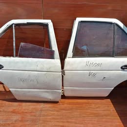 Puerta pelada Nissan v-16 twimcan año:2002