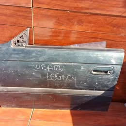 Puerta subaru legacy año :2000