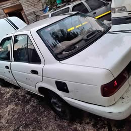 Puerta trasera Nissan v-16 twimcan año:2000